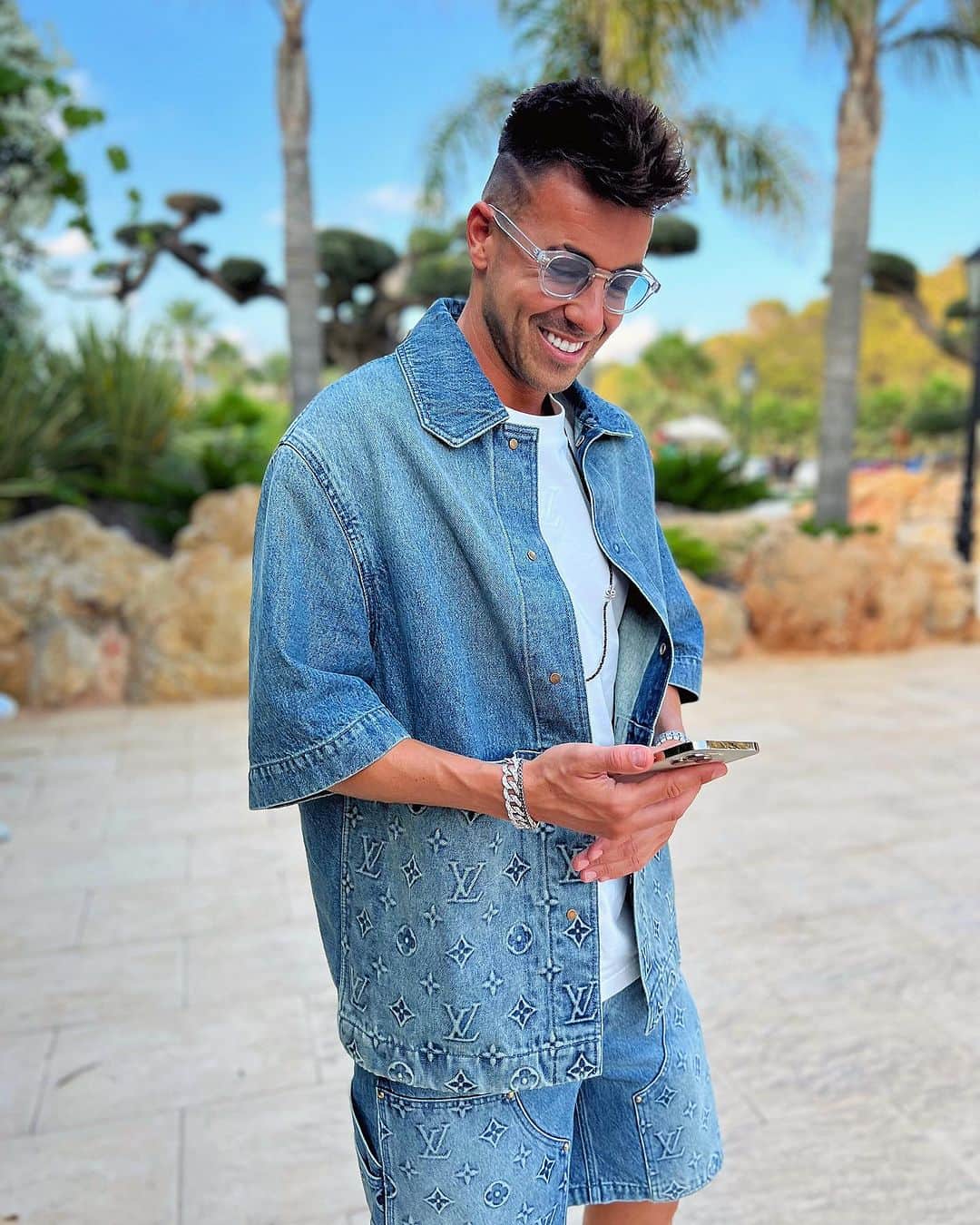 ステファン・エル・シャーラウィのインスタグラム：「Waiting for…📲」