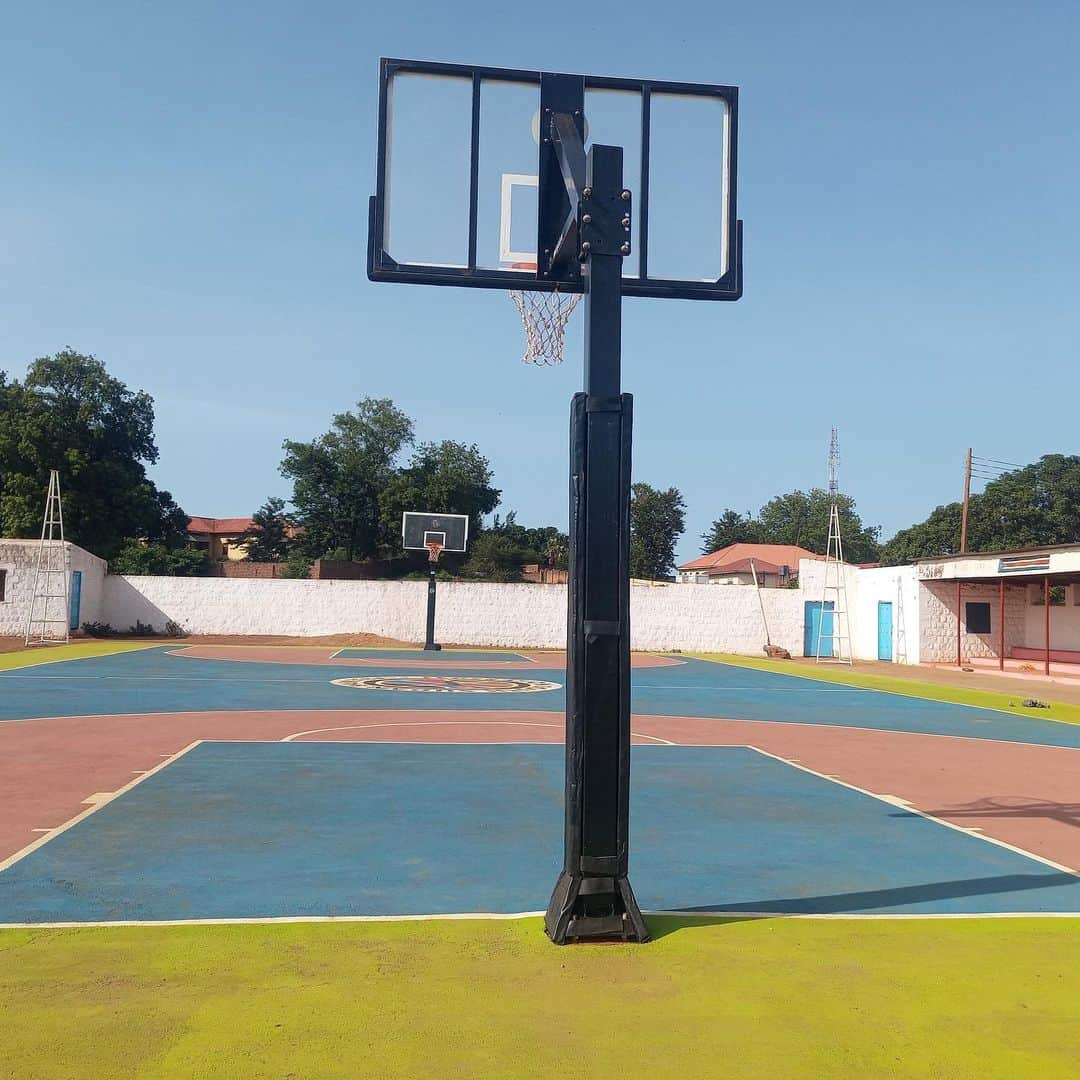 ルオル・デンさんのインスタグラム写真 - (ルオル・デンInstagram)「🦺 New Wau Basketball Court renovations complete! Link in bio for full story.」7月2日 0時03分 - luoldeng9