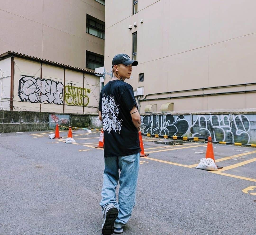 カワグチジンのインスタグラム：「thank you allways support @blackxbrain  @illnessdead」