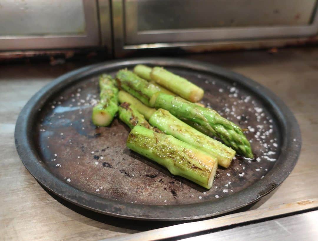 吉村恵里子さんのインスタグラム写真 - (吉村恵里子Instagram)「・ 先日久しぶりにお好み焼きを食べに行きました！ たまに無性に食べたくなります、よね？🤔  お好み焼きと白米を一緒に食べるのが好きなんですが「信じられない」とよく言われます。おかずとしてお好み焼きを食すのが吉村流です🫶  #お好み焼き」7月2日 11時00分 - yoshimura_eriko