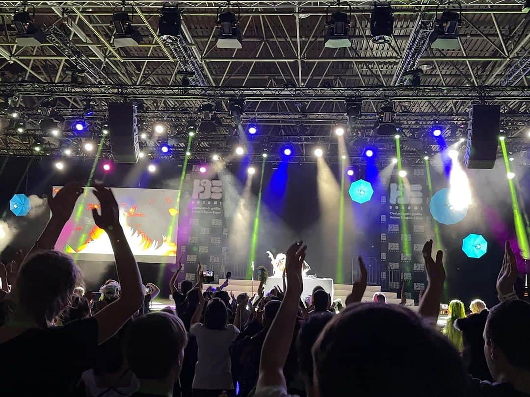 KARIN さんのインスタグラム写真 - (KARIN Instagram)「Thank you DoKomi🎀💗 Vielen Dank!!  #dokomi #germany #düsseldorf #🇩🇪」7月2日 0時17分 - karin.tempurakidz