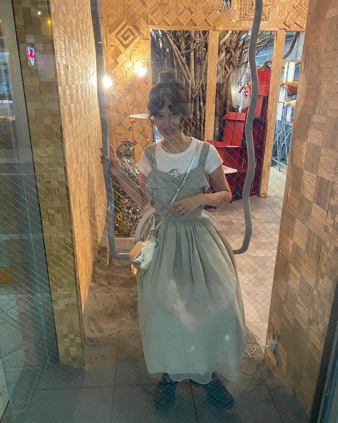 小藪奈央のインスタグラム：「. Spacey swing at a quirky vintage shop 🪐 followed by yummy Sushi @urano_sakanaya at Yutenji」