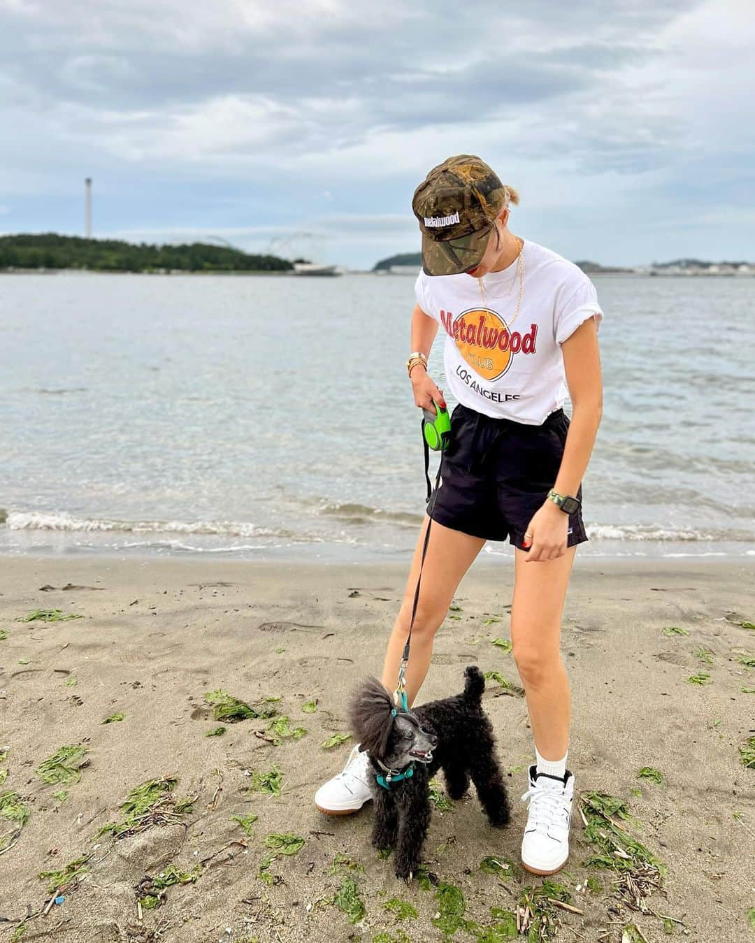 月本えりのインスタグラム：「Weekendgram🐶 ドギー、ちいかわ、フレンチフライ🍟  #saturday #doglife  #beach #ちい活  #drive #fashion #weekend」