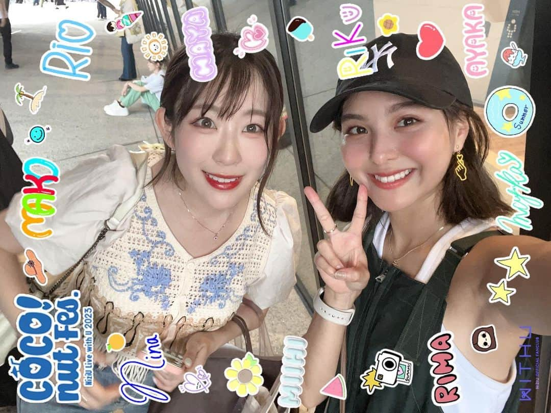 山口厚子さんのインスタグラム写真 - (山口厚子Instagram)「夏開幕‼️  ライブ楽しすぎてあっという間やった！！！ほんっとに天使が舞い降りたかのような、みんな可愛くて終始癒されまくった🥹🌈  おにくさんと記念🥰🌺  #niziu  #niziu_coconut  @oniku_ch」7月2日 0時46分 - atu_yaman