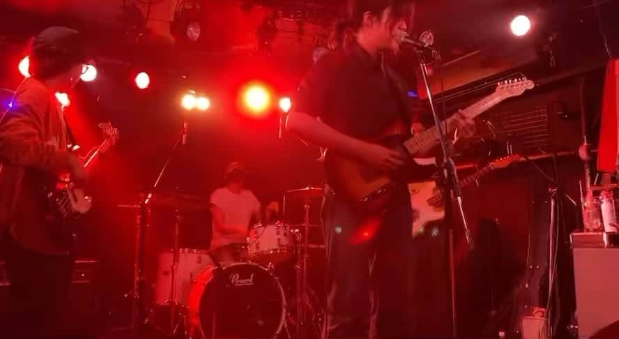 歴史は踊るのインスタグラム：「本日は下北沢LIVEHOLICありがとうございました🎉 次回ライブ予定は7/6(木) 名古屋ell.Sizeです🕺 東京にも8/5,8/6とまたライブ行きまっせ〜！よろしく！」