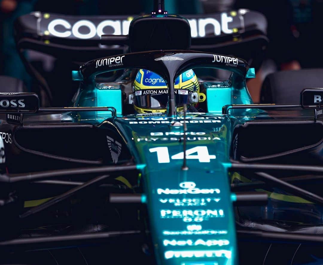 フェルナンド・アロンソのインスタグラム：「Very good Saturday for our team with a good strategy keeping the inters until the end . Let’s go for more points tomorrow 💪 @astonmartinf1 #astonmartin #f1 #austria」