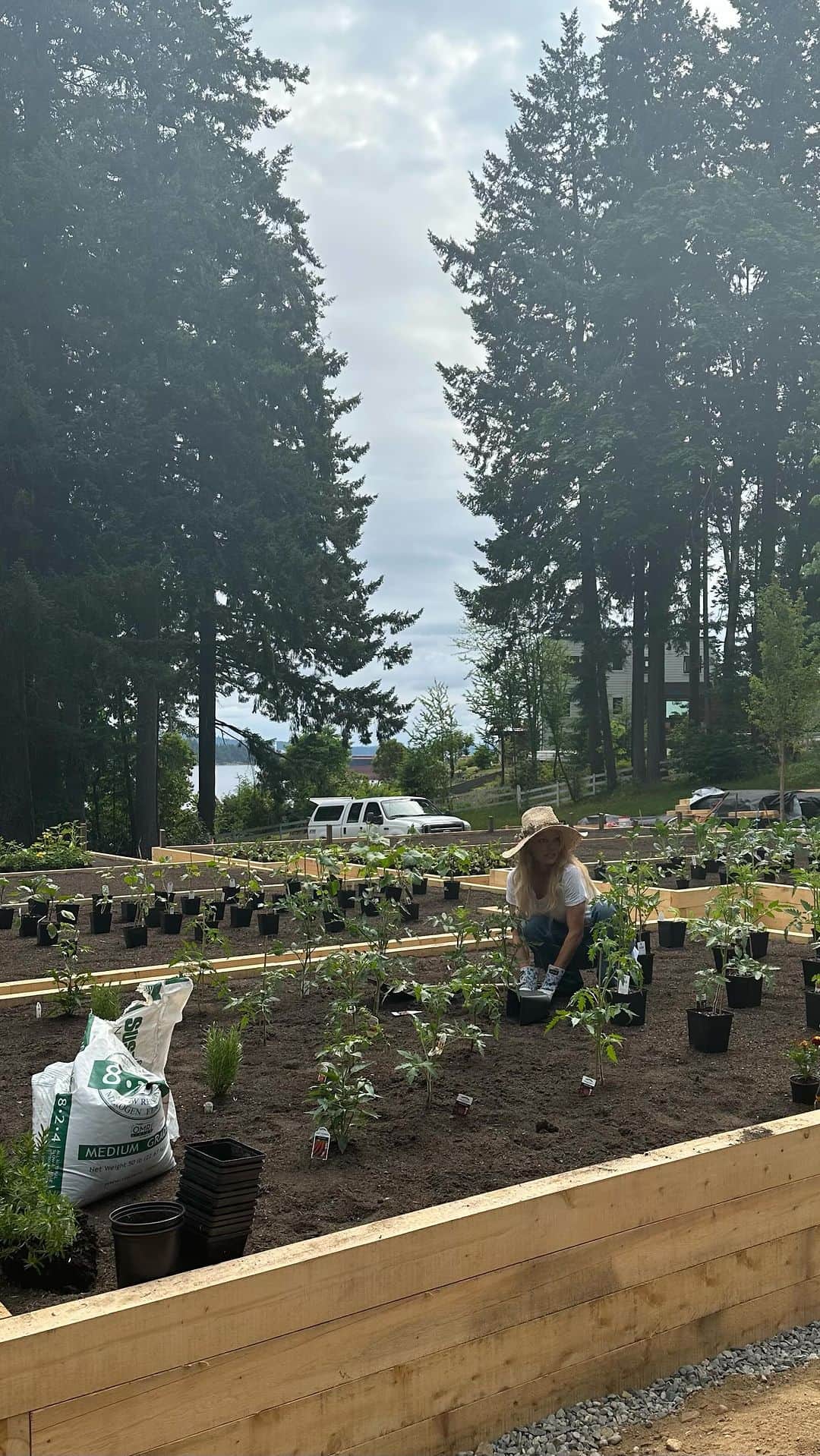 パメラ・アンダーソンのインスタグラム：「Thank you for all the birthday wishes… 🤍  I’ll be here, In my garden, having the perfect day.  Lots to do - A present to myself… (Expanding the garden)  There’s no place I’d rather be -  Love, P」