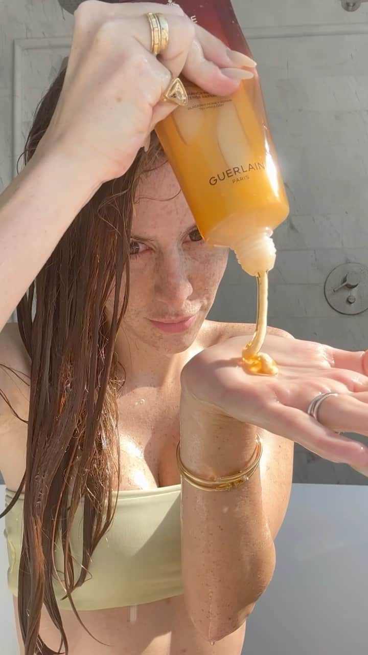 マリ・マリアのインスタグラム：「Já imaginou uma linha com 10 anos de pesquisa, @guerlain lançar sou a sua linha de cabelo! Minhas primeiras impressões 🤩 quer saber a história por trás desse produto? Eu te conto 💛」