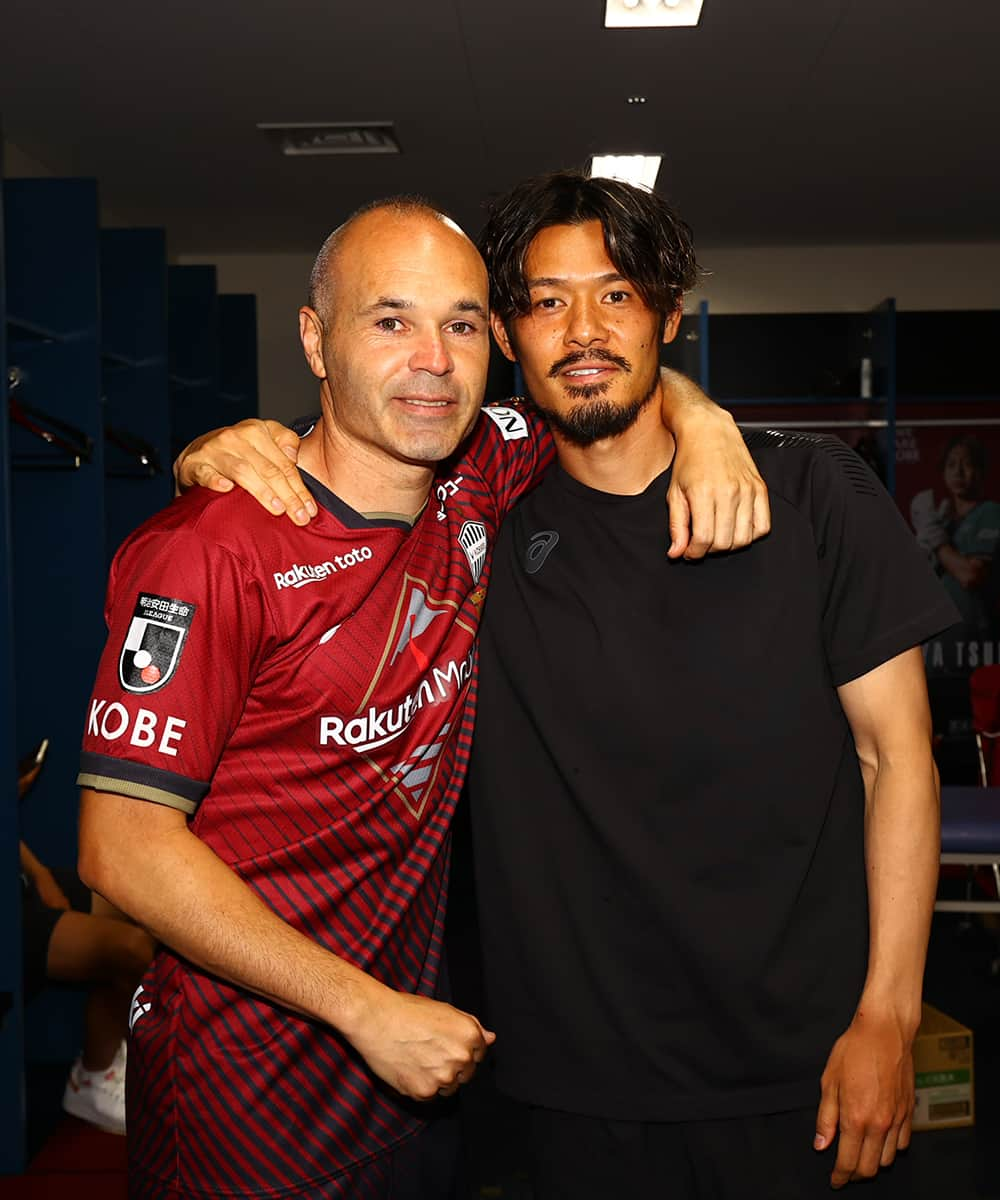 ヴィッセル神戸さんのインスタグラム写真 - (ヴィッセル神戸Instagram)「Gracias Capitán❤🤍  #vissel #visselkobe #ヴィッセル #ヴィッセル神戸 #Kobe #神戸 #一致団結 #WeAreKobe #KobeForeverForward #JLeague #Jリーグ #iniesta #イニエスタ #iniestaKO8Eforever」7月2日 10時00分 - visselkobe