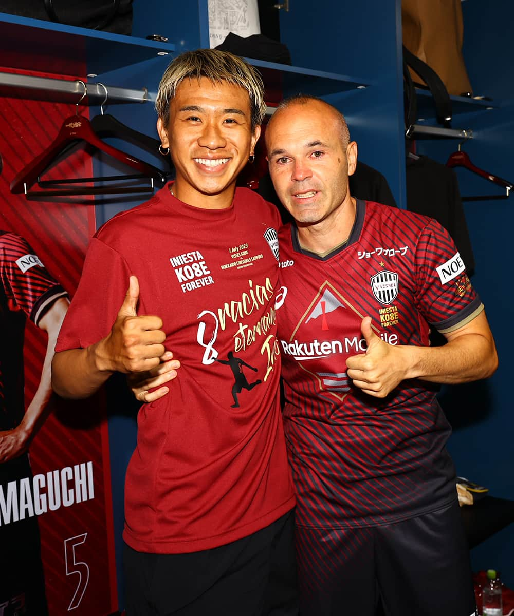 ヴィッセル神戸さんのインスタグラム写真 - (ヴィッセル神戸Instagram)「Gracias Capitán❤🤍  #vissel #visselkobe #ヴィッセル #ヴィッセル神戸 #Kobe #神戸 #一致団結 #WeAreKobe #KobeForeverForward #JLeague #Jリーグ #iniesta #イニエスタ #iniestaKO8Eforever」7月2日 10時00分 - visselkobe