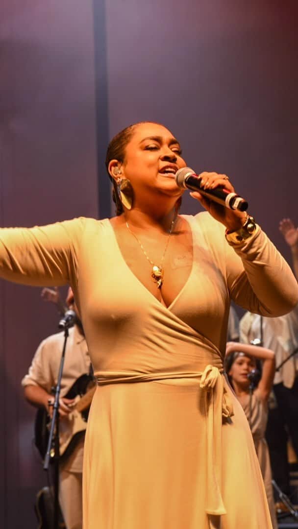 Preta Gilのインスタグラム：「O melhor lugar do mundo é aqui e agora!!!   Obrigada, Salvador!!!  Vídeo: @allemdavisao Patrocínio: @hering_oficial Apoio: @primevideobr Produção: #GegeProds  #NósAGente」
