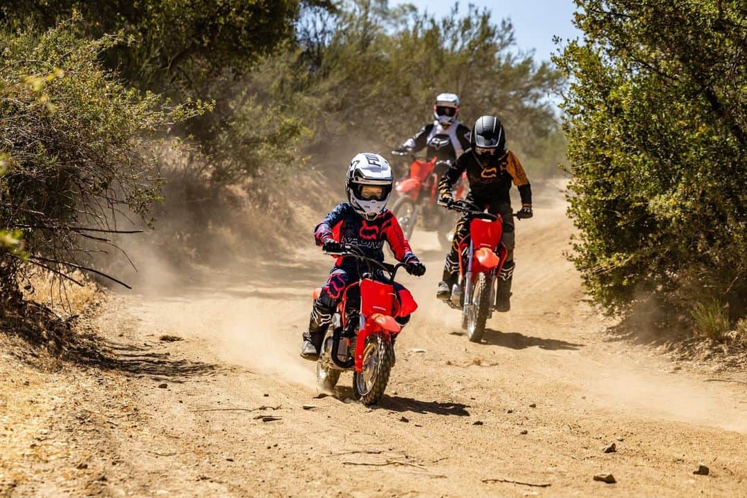 のインスタグラム：「Happy Saturday! We hope your 4th of July weekend with the family looks a little something like this. #CRF50F #CRF110F #CRF125F」