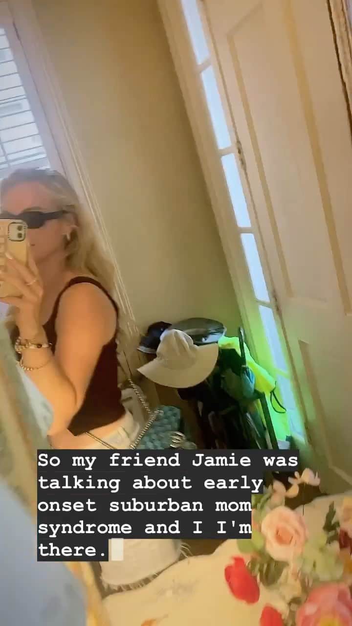 レヴェン・ランビンのインスタグラム：「Stanley, target, coffee, repeat. @jamialix we should make a PSA」