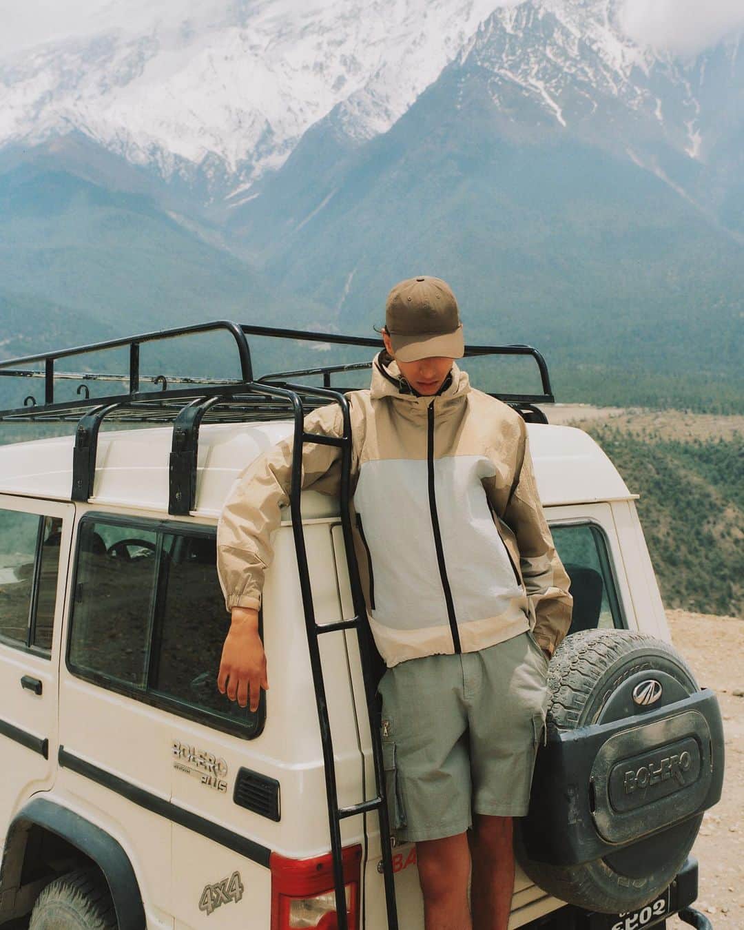 ジョン エリオットのインスタグラム：「“Scenes From Nepal” - The Himalayas  Explore the latest drop tomorrow, 7.2.23.   Photography: @p.lo Models: @nizar_qlf_ , @benji.xu Lighting + Assist: @robertmholland」