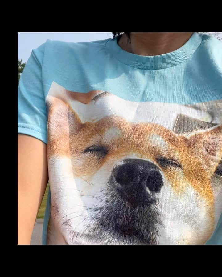 ジェン・サイサイのインスタグラム：「😜 Love my new tshirt #customtshirts」