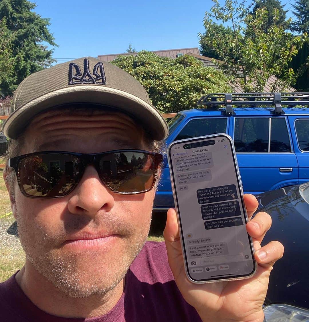 ミーシャ・コリンズのインスタグラム：「Hey, Chris D. in Canada, thanks for texting me. I’m gonna send you a signed, framed poster. Don’t forget to text me your address!  Text me “YARD SALE” by 11 AM PT & I might send you something, too…  (323) 405-9939  LINK IN BIO」