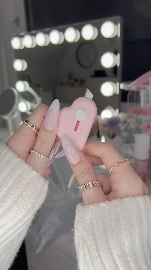 SHEINのインスタグラム：「Beauty Game Boost: ✨ Activated ✨ Which glam tools have you been wanting to try? 👇 @beautyandorganizing  🔗:https://shein.shop/kpnh3hg  #SHEIN #SHEINforAll #SHEINstyle #fashion #chic #saveinstyle」