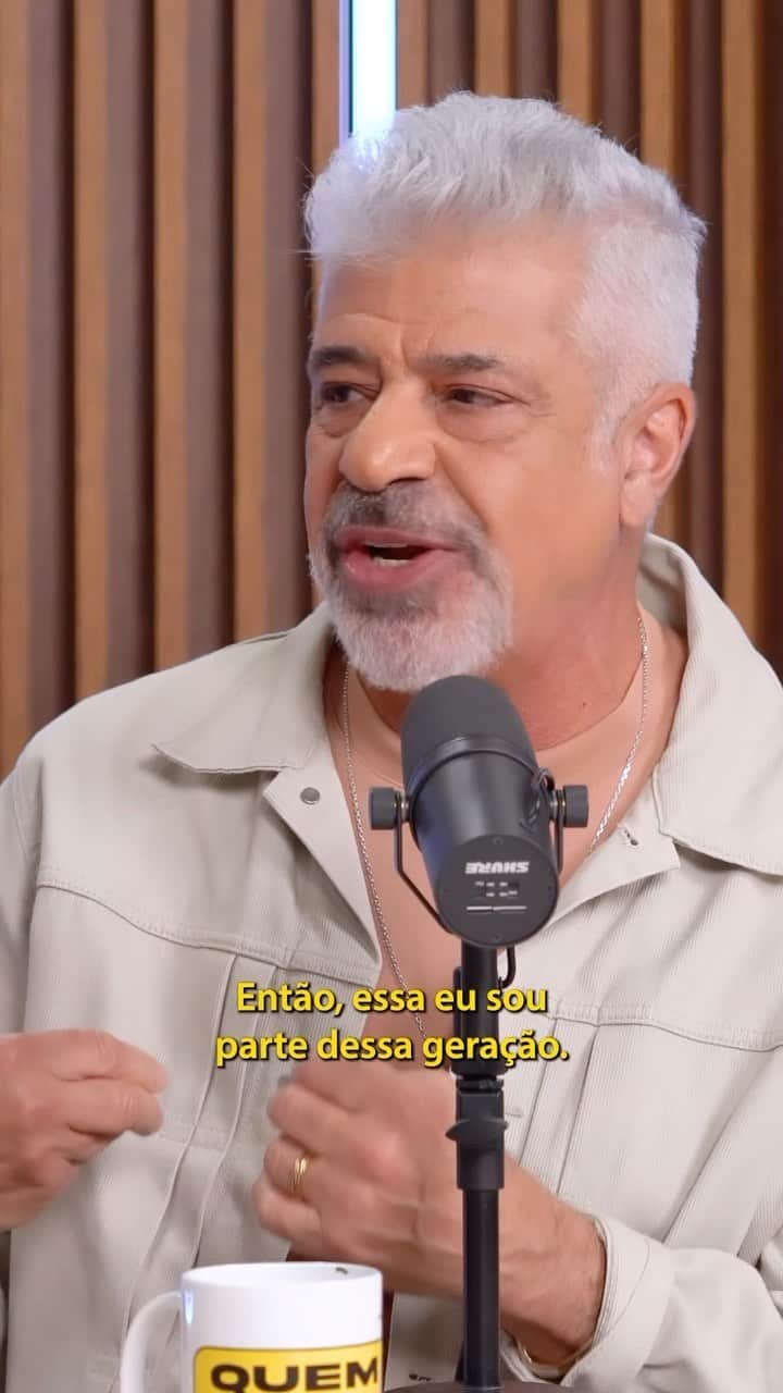 Giovanna Ewbankのインスタグラム：「Que delícia e que honra poder ouvir e aprender tanto com ele que sempre foi transgressor, sempre à frente do seu tempo, que sempre cantou o AMOR em todas as suas formas. O #QuemPodePod dessa semana é daqueles que dá um ORGULHO danado na gente! Viva @lulusantosoficial 🤍  E pra quem não assistiu a esse episódio ainda corre lá no @gioh_oficial pra ver tudinho que tá ma-ra-vi-lho-so! O link tá na minha bio. #quempodepod #quempodepodcomlulusantos #gioh」