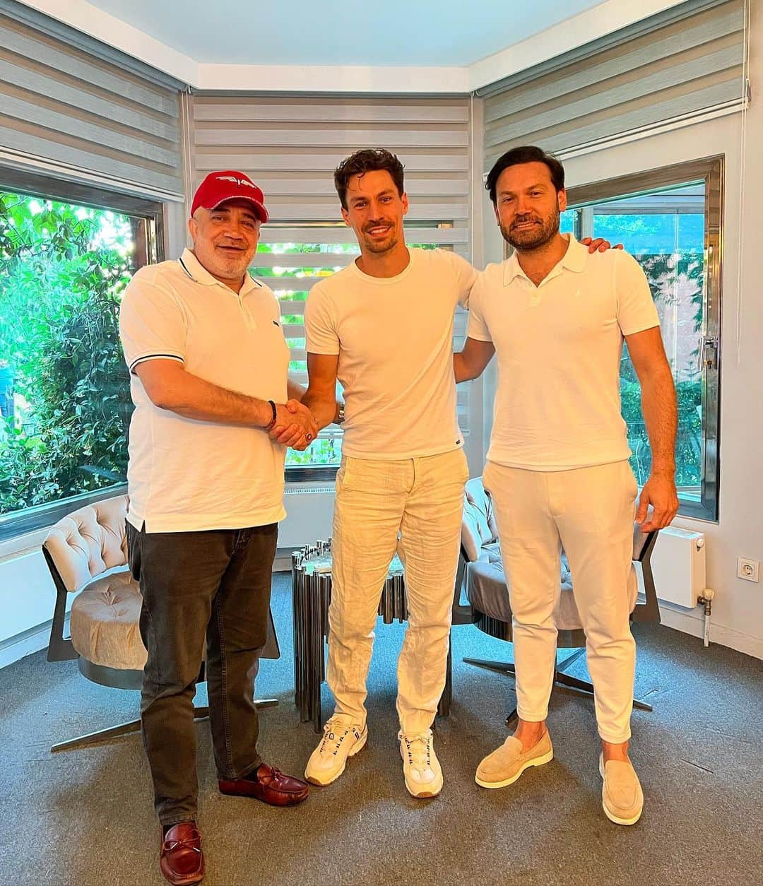 ベンジャミン・スタンブリのインスタグラム：「So happy to continue with @adskulubu 💙 a great season is coming 🦾」