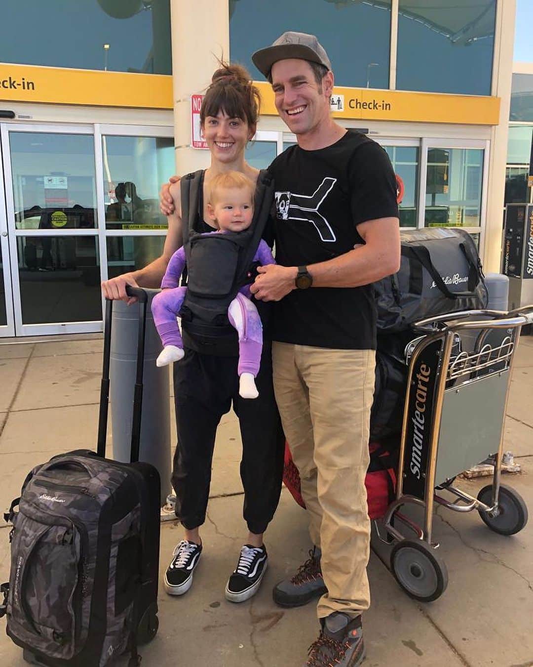 ペイジー・クラッセンのインスタグラム：「🔜 Rocklands. We off! @arjandekock  Thanks to Grandma and Grandpa for all the playtime this week so we could pack and prep. Can’t wait to see all our family and friends in 🇿🇦!」