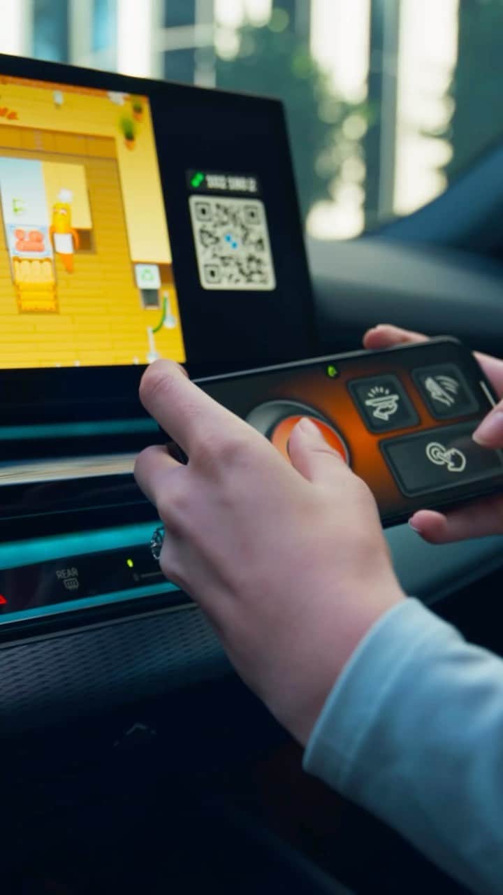 BMWのインスタグラム：「GAME ON 🎮 📱  Charging times but more FUN the BMW i5 with @airconsole in-car gaming. All you’ll need to get started is your mobile phone.  THE NEW BMW i5. 100% electric.  #THENEWi5 #THEi5 #BMW #BMWi #BornElectric #BMWElectric __ BMW i5 eDrive40​*: Combined power consumption: 18.9–15.9 kWh/100 km. Combined CO2 emissions: 0 g/km. Electric range: 497–582 kilometers. All data according to WLTP. * Preliminary data; no homologation figures available yet. Further info: www.bmw.com/disclaimer」
