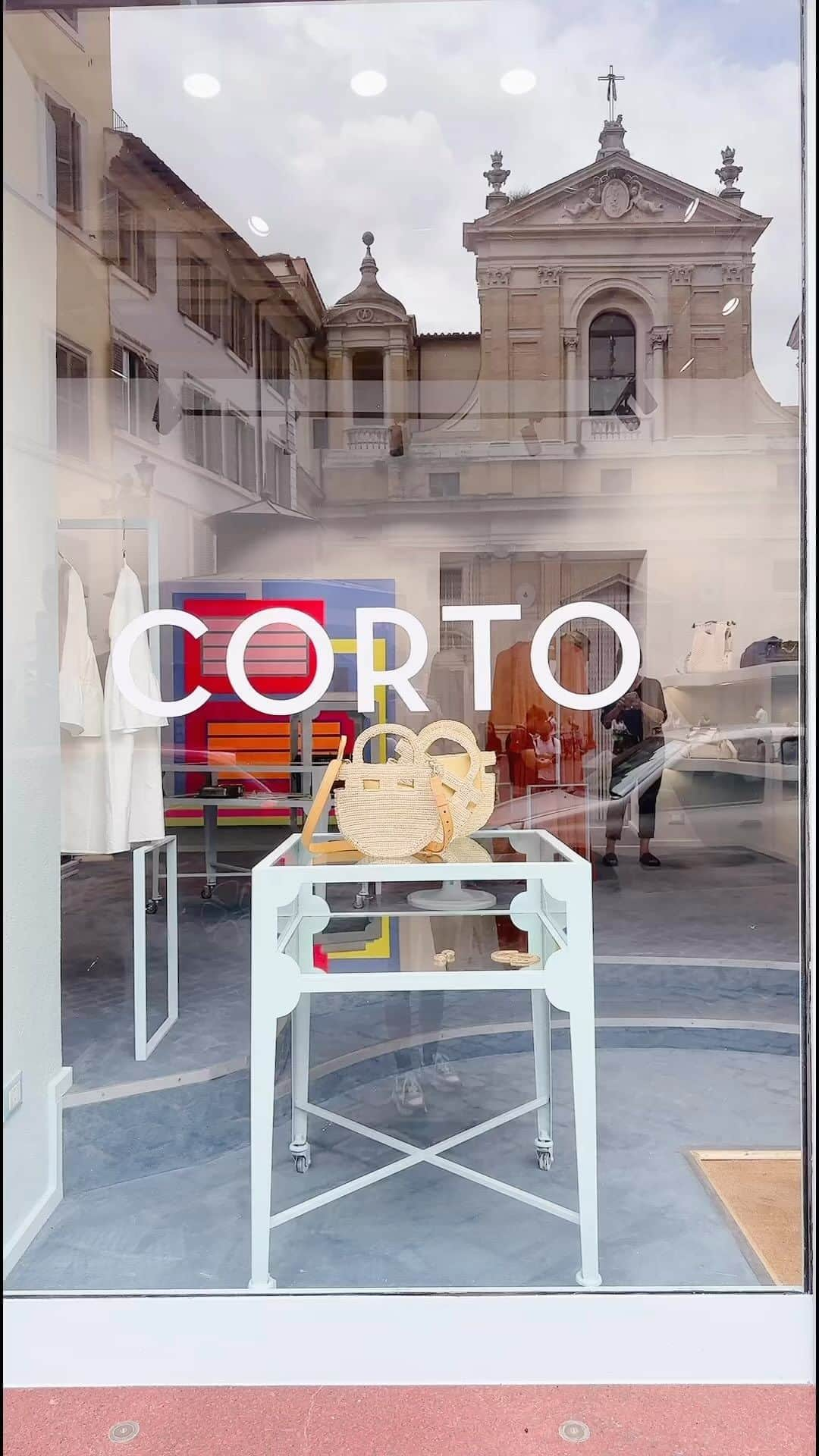 コルトモルテドのインスタグラム：「BRAND ALERT! Our favorite fashion find from Rome so far is Corto Moltedo! 🖤 The manager of their new Rome store is Marina, who is precious! Her older brother founded the luxury brand Bottega Veneta where she worked until they sold to Gucci in 1999 — Marina’s nephew, Corto Moltedo, then founded his own brand, Corto, which just opened a new store in Rome earlier this summer. We stumbled upon their gorgeous store today and we think this will be one of the next ‘it’ brands! It’s more approachable and playful than other luxury brands, but still manages to capture that ‘it’ quality — check them out online or if you’re ever in Rome!」