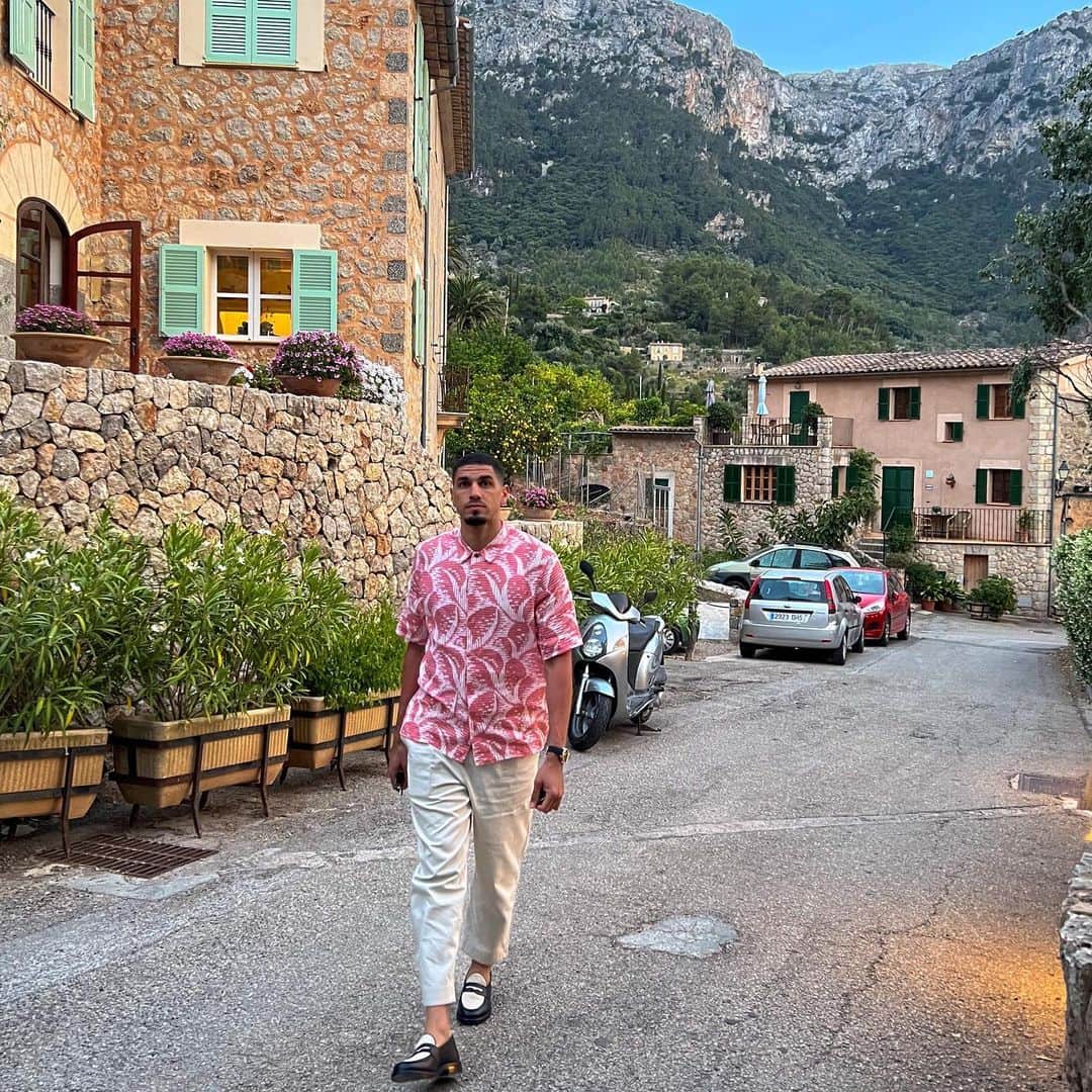レオン・バログンのインスタグラム：「La Residencia」