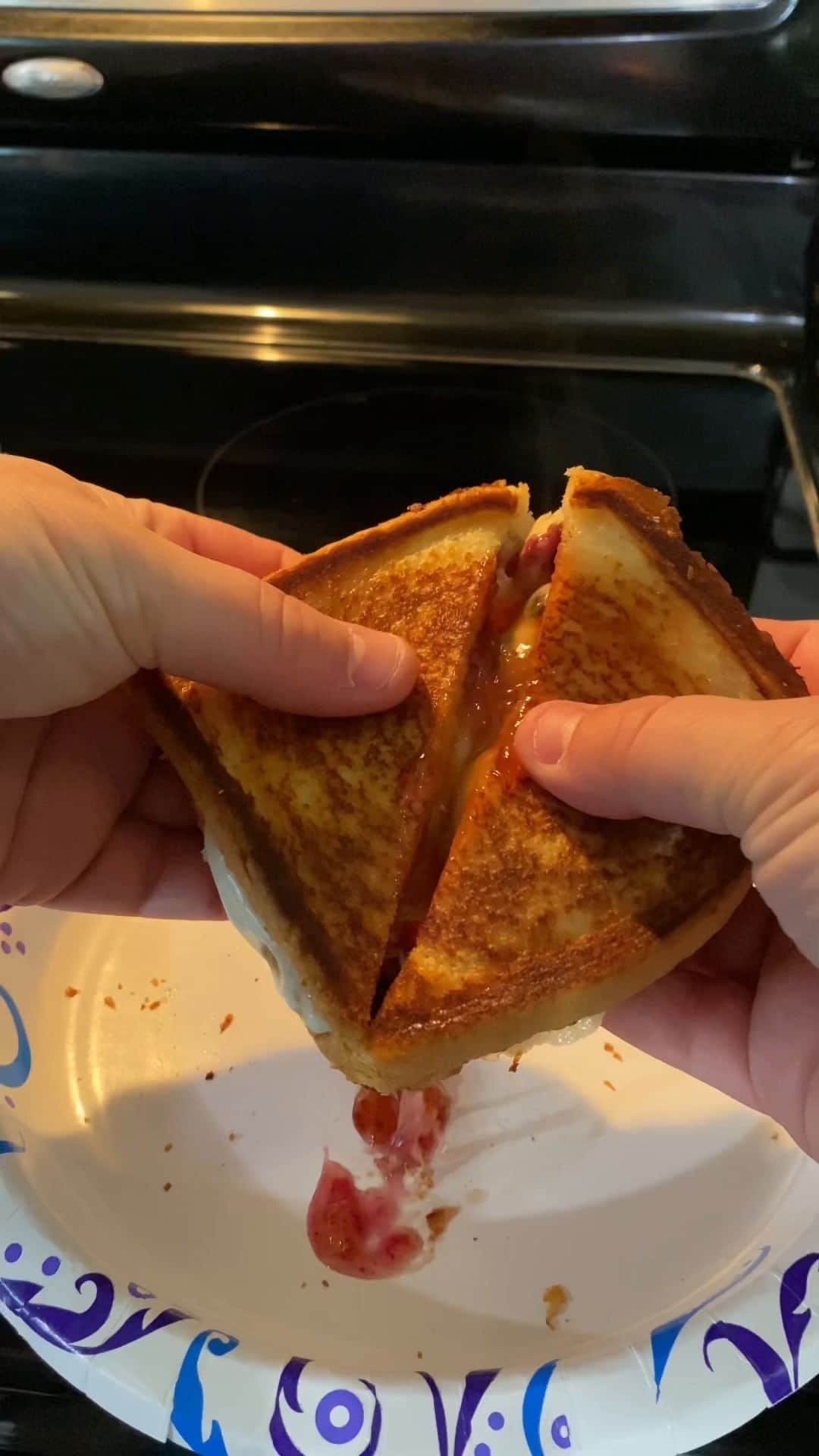 Wal-Mart Stores, Incのインスタグラム：「🎆Celebrating the #FourthOfJuly 🎆 just got cheesier with our star-spangled grilled cheese! Sweet, savory and perfect for your BBQ. 🤤🍴 @joshlewispitt」