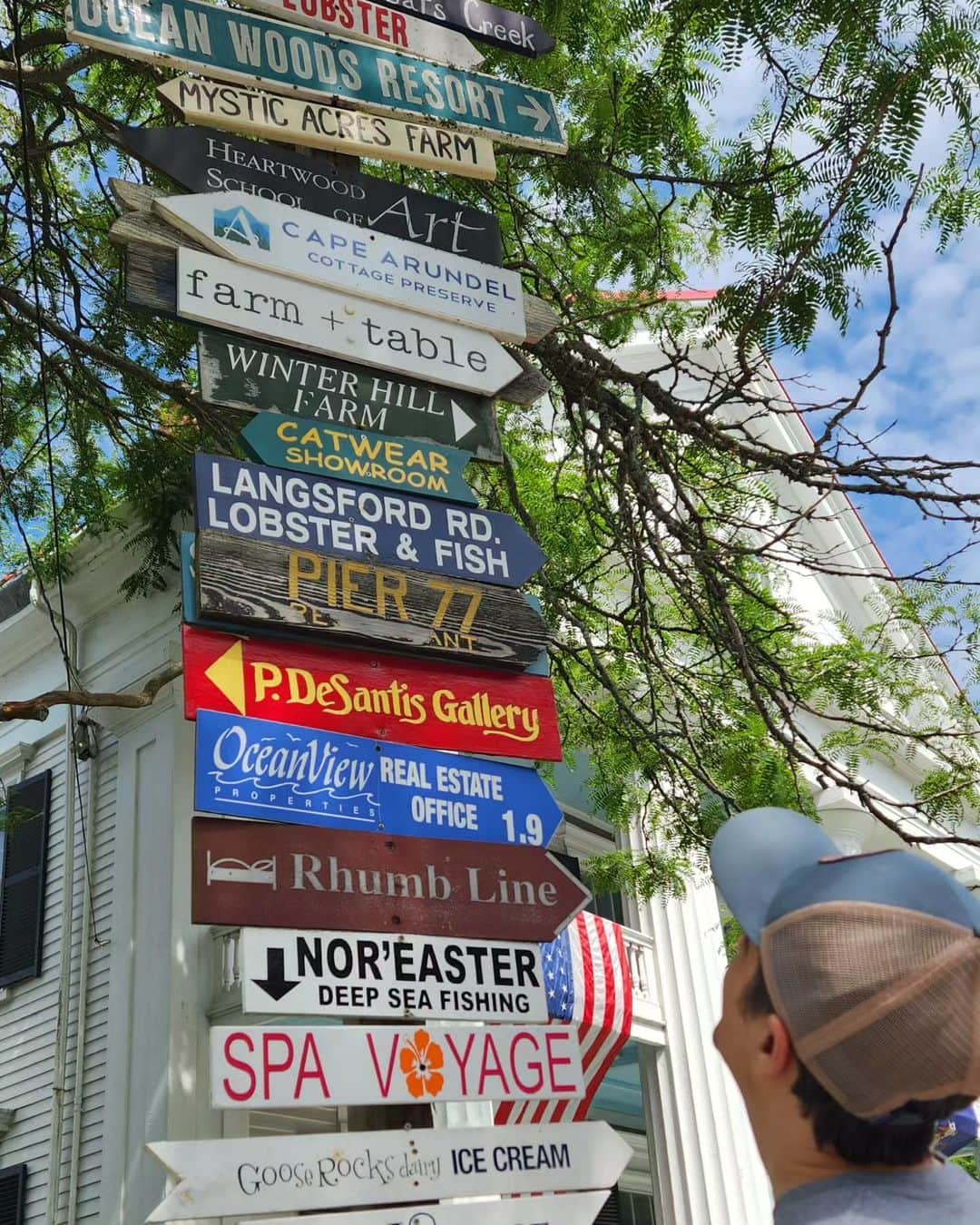 リヴァース・クオモさんのインスタグラム写真 - (リヴァース・クオモInstagram)「Bangor, ME 6-30-23. This state and its people, specifically its Weezer people, are just so beautiful. Plus we got our first crowd surfer of the tour last night, so clearly they know how to party too.  Worcester, let's get saucy tonight.」7月2日 4時14分 - rivers_cuomo