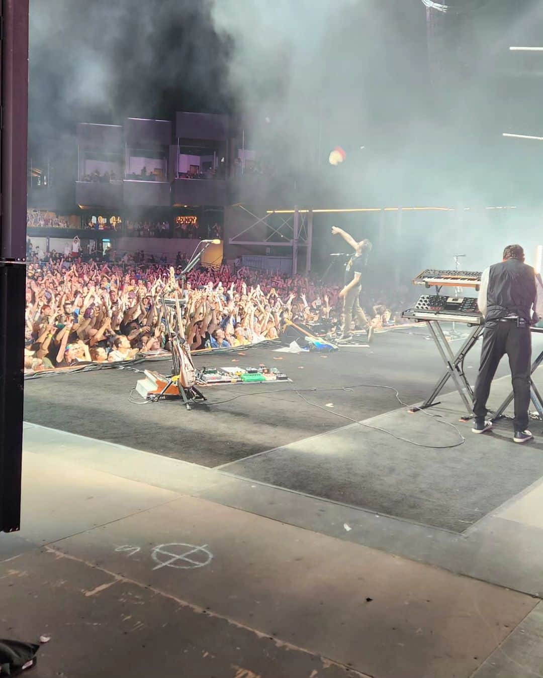 リヴァース・クオモさんのインスタグラム写真 - (リヴァース・クオモInstagram)「Bangor, ME 6-30-23. This state and its people, specifically its Weezer people, are just so beautiful. Plus we got our first crowd surfer of the tour last night, so clearly they know how to party too.  Worcester, let's get saucy tonight.」7月2日 4時14分 - rivers_cuomo