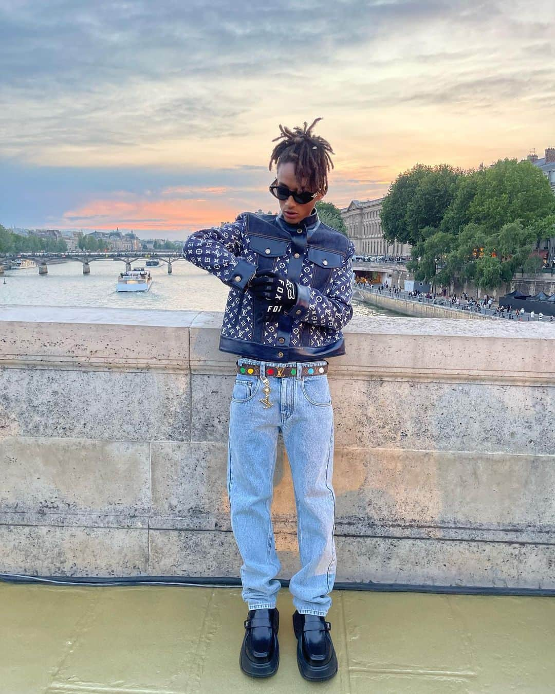 ジェイデン・スミスのインスタグラム：「History Was Made @pharrell @louisvuitton」