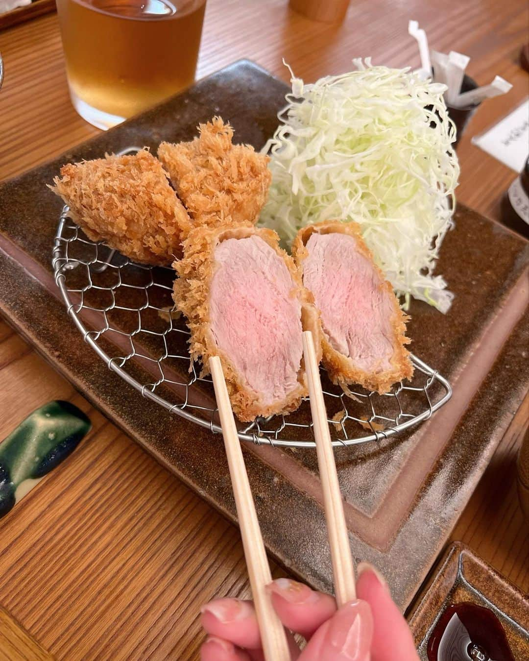 織田千穂さんのインスタグラム写真 - (織田千穂Instagram)「まさかあのとみた🍜が とんかつ屋さんもしてくれるなんて♡ 美味しかったー！ * 5月のスペオフレポ まだ出来ていないですが、、、 ディナー🍽️は ちょっと千葉県に立ち寄って 久し振りにとんかつ百名店へ♡ * 現在やっと62店舗制覇🏬 あと38店舗…w  #とんかつとみた #中華蕎麦とみ田 #とんかつ百名店 #とんかつ #松戸ランチ #松戸ディナー #松戸グルメ #カチュチャ #百名店巡り」7月2日 4時31分 - chihoda