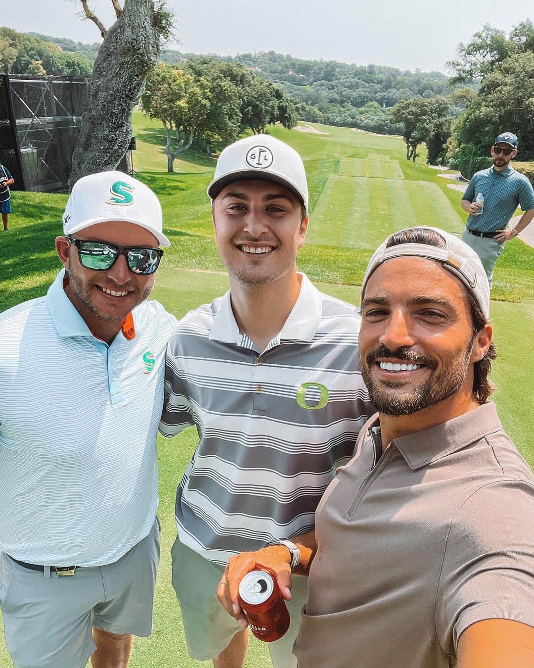 Mariano Di Vaioさんのインスタグラム写真 - (Mariano Di VaioInstagram)「What a fun experience at @livgolf_league 🙌🏽  First goal was to make Lion happy and have his favorite Cap signed by his Golf idols and they’ve all been EXTREMELY nice !  @nathanleonedivaio reaction to his hat signatures was heartwarming !  Secondly Playing 18 goles of Good Golf at @realclubvalderrama was just something special !」7月2日 4時41分 - marianodivaio