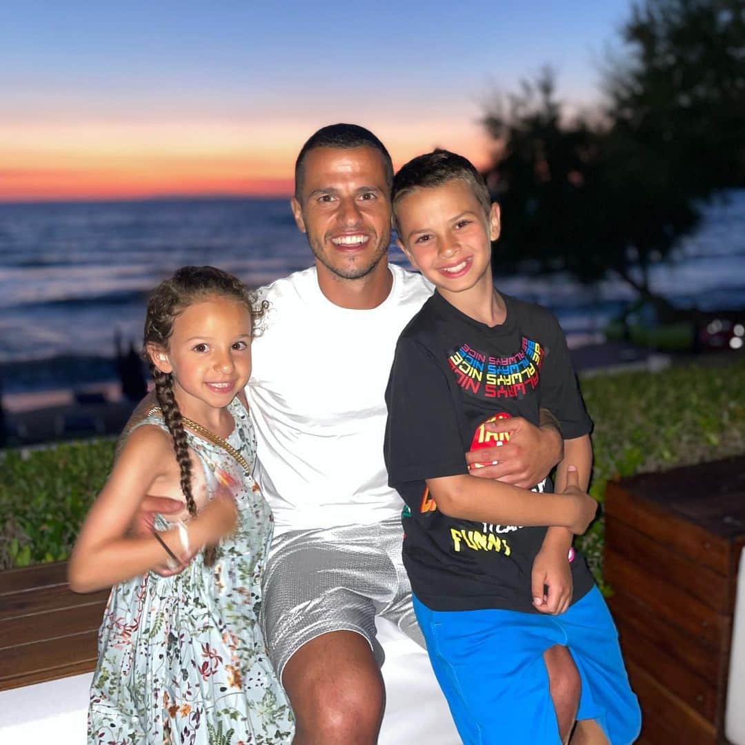セバスティアン・ジョヴィンコのインスタグラム：「❤️🌅」