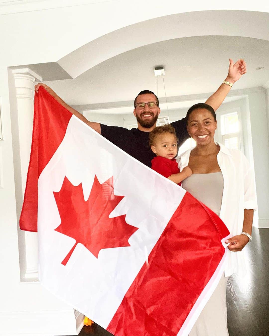 ジェニファー・アビルさんのインスタグラム写真 - (ジェニファー・アビルInstagram)「Joyeuse Fête du Canada 🇨🇦  Happy Canada Day ❤️🤍❤️ . . . #canada #canadaday」7月2日 4時59分 - jennabel91