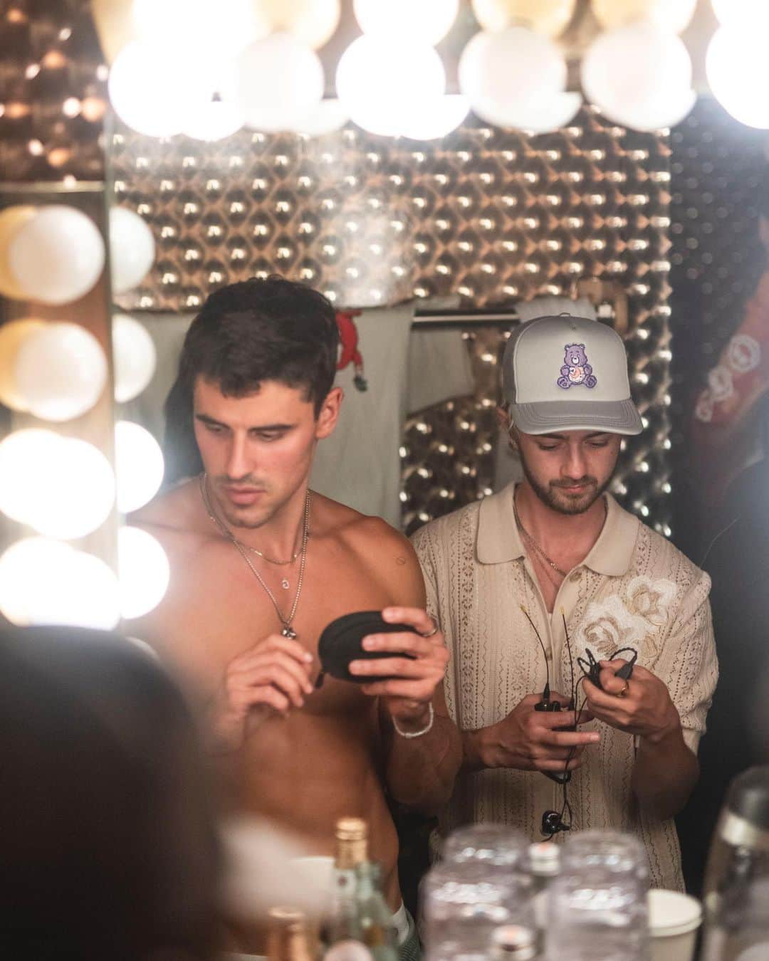 ジャック・ジョンソンのインスタグラム：「A lil back 2 back never hurt anyone! 🤷🏼‍♂️ hands down some of my favorite shows we’ve ever done mannn somethin special was in the air! Thx to everyone who came out, where to next?」