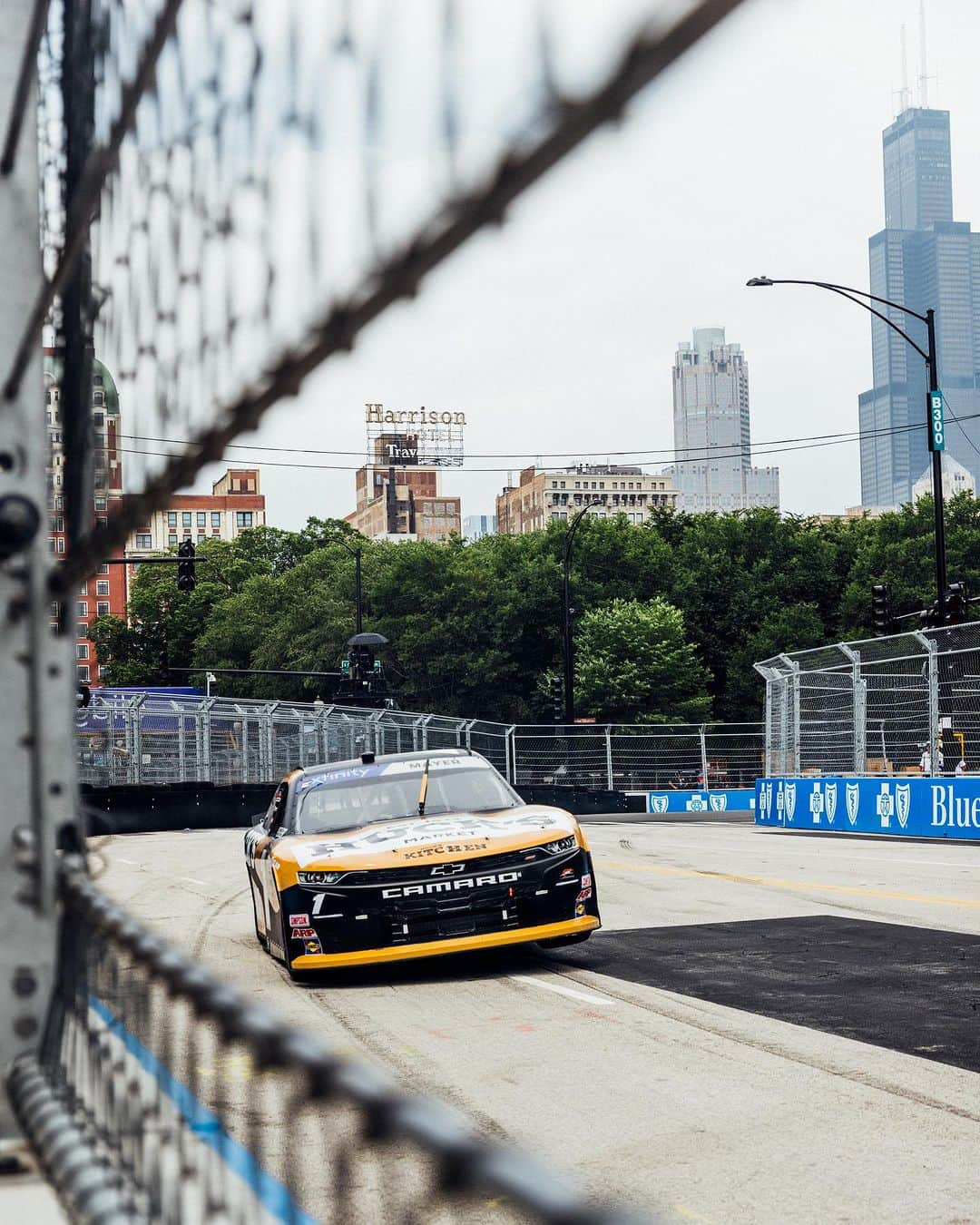 trashのインスタグラム：「NASCAR racing on the streets of Chicago. IN THE LOOP…WILD!」