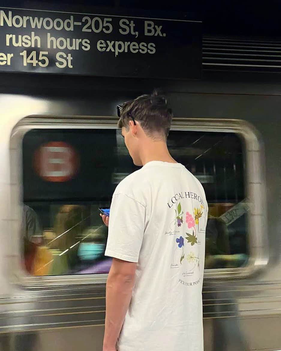 LOCAL HEROESのインスタグラム：「subway surfer 🚇🏄🏻‍♂️ / Pick a Poison Tee on Summer Sale」