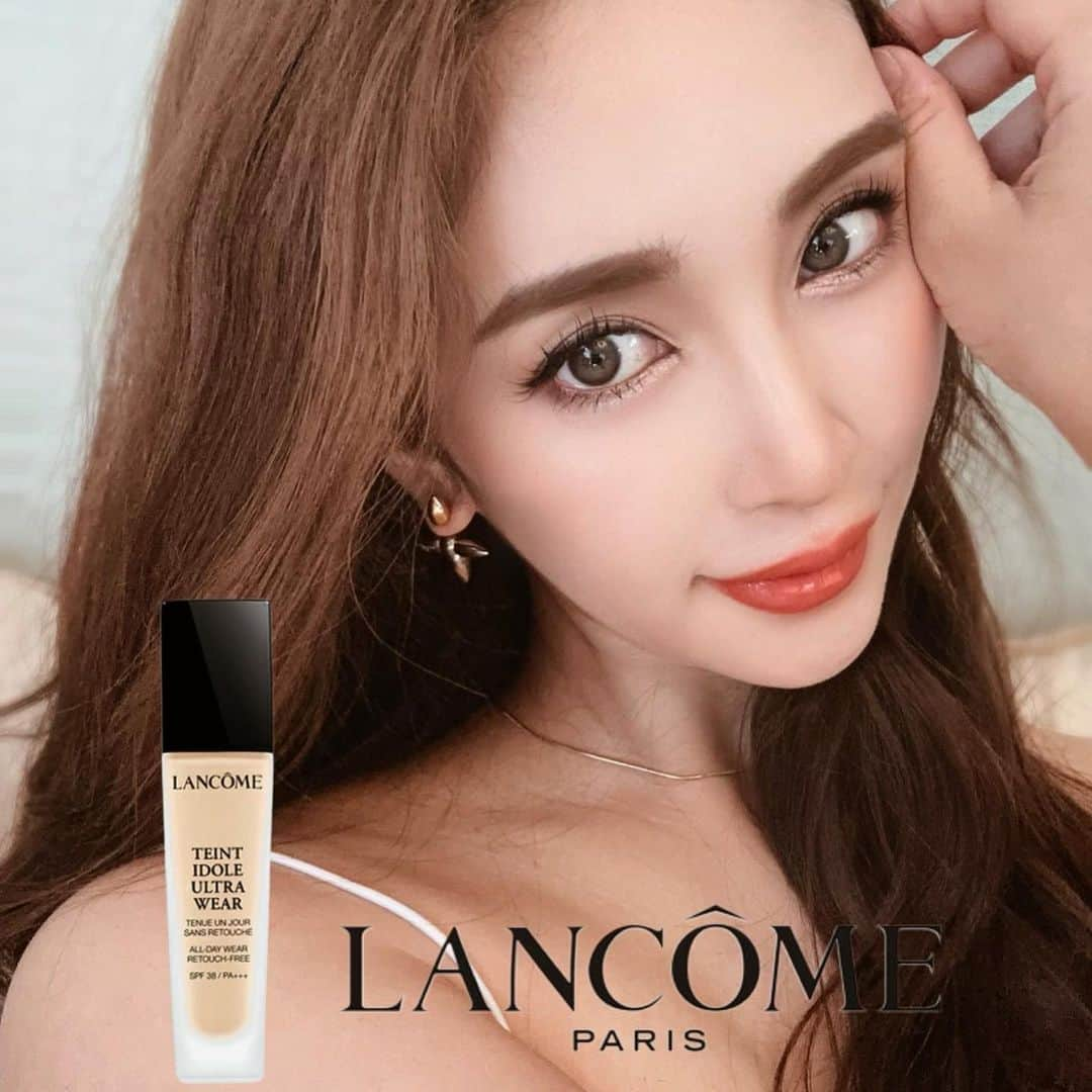 坂本マリアのインスタグラム：「夏を存分に楽しめる、汗をかいても崩れにくい夏ファンデ✨  @lancomeofficial   #タンイドルウルトラウェアリキッド 💕  しっかりカバー力があるのに薄いつけ心地🥹  日本限定の、24時間美しさ続くウルトラファンデ専用スポンジを使えば顔の凹凸にフィットして毛穴や色ムラをカバー✨ 少量で伸びがいいのもgood🫶  仕上がりはさらっとしたセミマット仕上げ❤️夏はツヤ系よりセミマットの方が崩れにくくてオススメです❗️  #ランコム #ウルトラファンデ #PR #メイク　#メイクアップ　#美容　#美意識　#ファンデ　#デパコス　#コスメ　#メイク好き　#セミマット　#毛穴レス　#崩れにくいファンデーション　#マリアメイク」