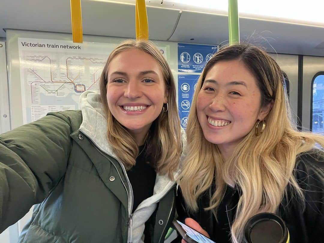 山田愛さんのインスタグラム写真 - (山田愛Instagram)「The first AFL experience🥰🇦🇺✨  #footy #🏉 #aussie #australia #afl   Ps: she got absolutely sugar high after she had Japanese cream sandwich🤍  #オーストラリア #メルボルン #オーストラリア生活」7月2日 15時19分 - aiyamada_