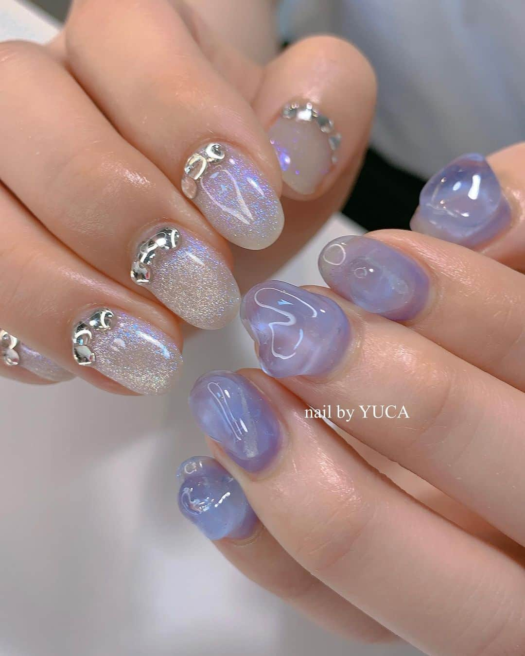 YUCAのインスタグラム：「🧊🪼🫧 ⁡ ⁡ ⁡ #マグネットネイル  #nail #ネイル #オーロラネイル #クリアネイル #clearnails #젤네일 #네일 #네일아트 #auroranails #tettynail #유카네일 #우루우루네일 #uruurunail #美甲 #yucanail」