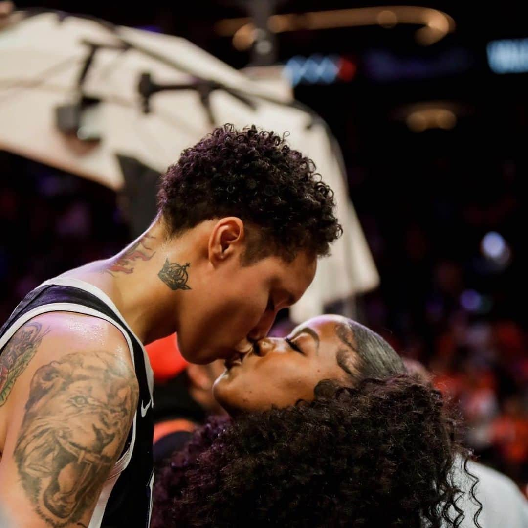 ブリトニー・グリナーのインスタグラム：「I’m grateful that on this day @cherelletgriner was brought into this world. Without her I wouldn’t have found my person I wouldn’t know what love is and I for sure would feel alone in this world if you weren’t here. I love you baby with my whole heart. I hope in this next year of your life there is nothing but joy, happiness, and no dark days my love. Your truly the most perfect woman on this planet and I’m lucky enough to be here by your side.」