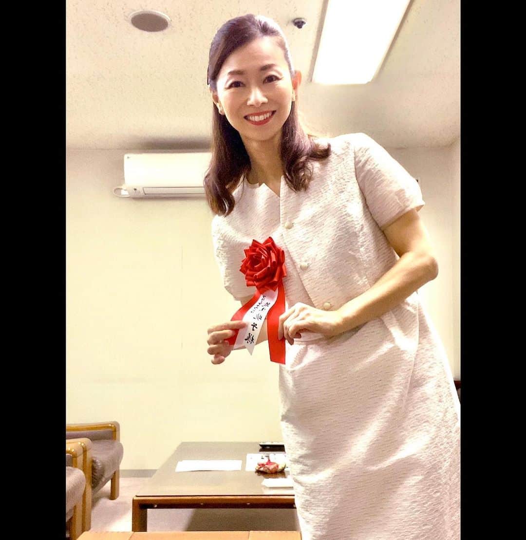 荒生暁子さんのインスタグラム写真 - (荒生暁子Instagram)「広島でのお仕事  ありがたいことに 去年、講演を聴いて下さった方の ご推薦。 励みになります。  ご縁って不思議。 だからこそ 丁寧なコミュニケーションが いかに大切か 自ら実感してます。  お客様の中には 岡山→広島と 講演を聴いて下さった方もいらして とても嬉しく思います。  大きなホールでした。 準備がとても細やか丁寧。 組織の連携が素晴らしかった。 見習いたいです。  #講演 #コミュニケーション講師 #ご縁に感謝」7月2日 15時35分 - akikoarao0904