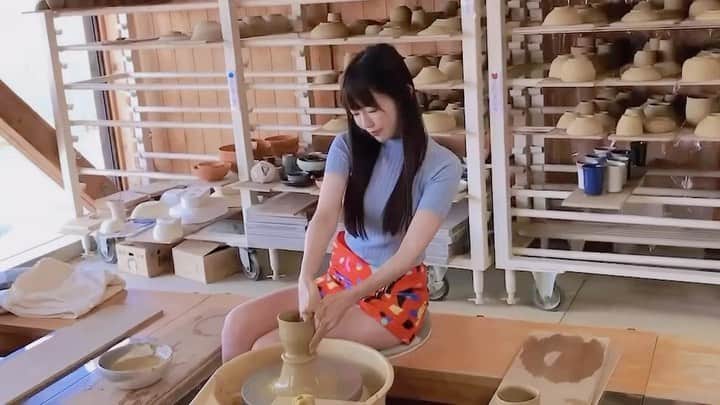 小泉みゆきのインスタグラム：「茨城県からのお仕事で、笠間焼き。 ろくろ楽しすぎる。 できれば習いたい。」