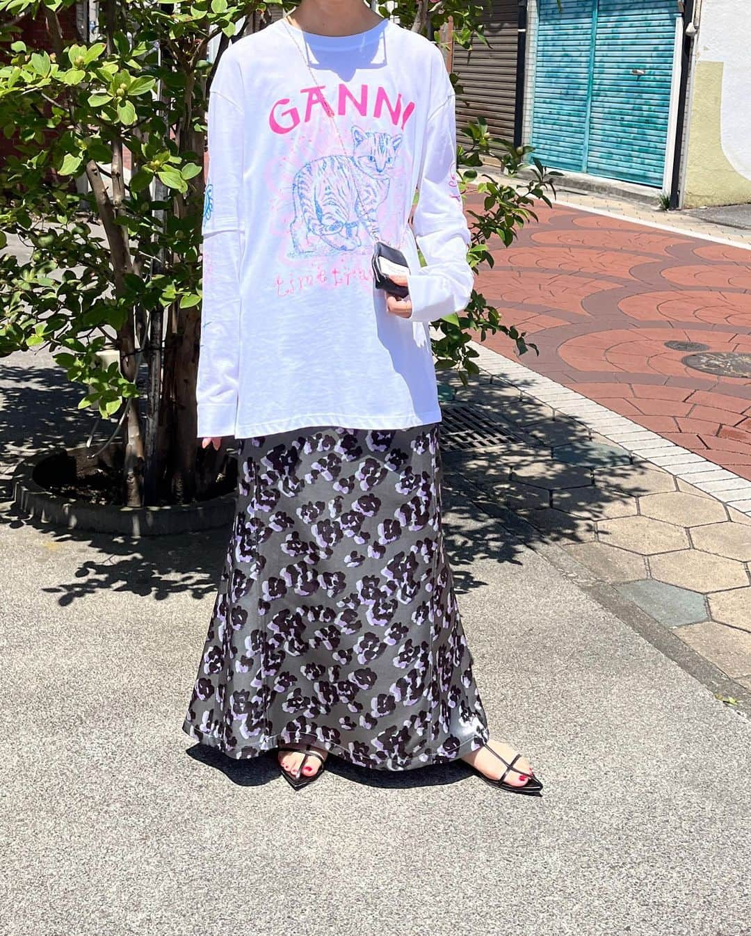 【ANN DE ARKさんのインスタグラム写真 - (【ANN DE ARKInstagram)「GANNI  GANNIらしいポップなグラフィックを1枚で楽しめるロングスリーブTシャツ。  フロントデザインは存在感のあるポップなグラフィック、バックデザインはシンプルに。  ⁡ 詳しくはオフィシャルサイト【ARKnets】にて。 ■商品や通信販売に関しまして ご不明な点がございましたらお気軽にお問い合わせください。 ----------------------------------- オフィシャルサイトの在庫と店頭在庫は共有しております。 商品に関しましては、お気軽にコメントや店舗までお問い合わせください。 ⬇︎⬇︎⬇︎ @ann_de_ark  @arknets_official ⁡ #fashion #栃木 #宇都宮 #ショップ #セレクトショップ　#arknets #anndeark  ⁡#ganni #beautifulpeople #telma #jilsander  -----------------------------------」7月2日 15時53分 - ann_de_ark