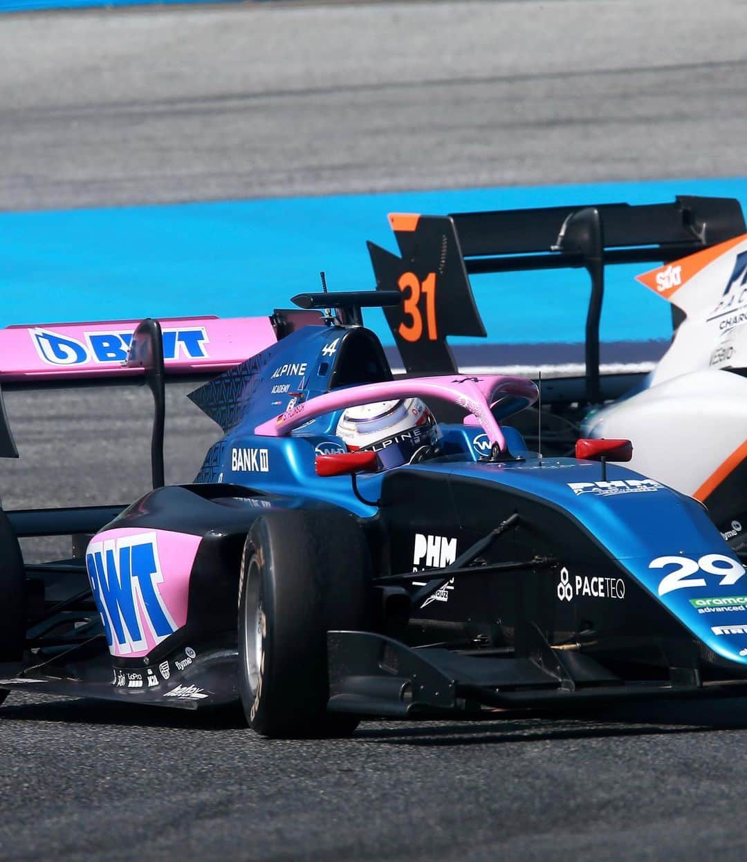 のインスタグラム：「From P20 to P9 and first points of the season! What a drive by #AlpineAcademy and #Racher ambassador @sophiafloersch 💪   #F3 #Formula3 #AlpineRacing #Motorsport #Racing」