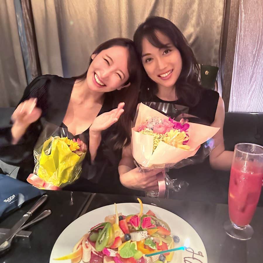 ゴルファーなつのインスタグラム：「親友達が誕生日当日にお祝いしてくれた🎂幸せ😌」