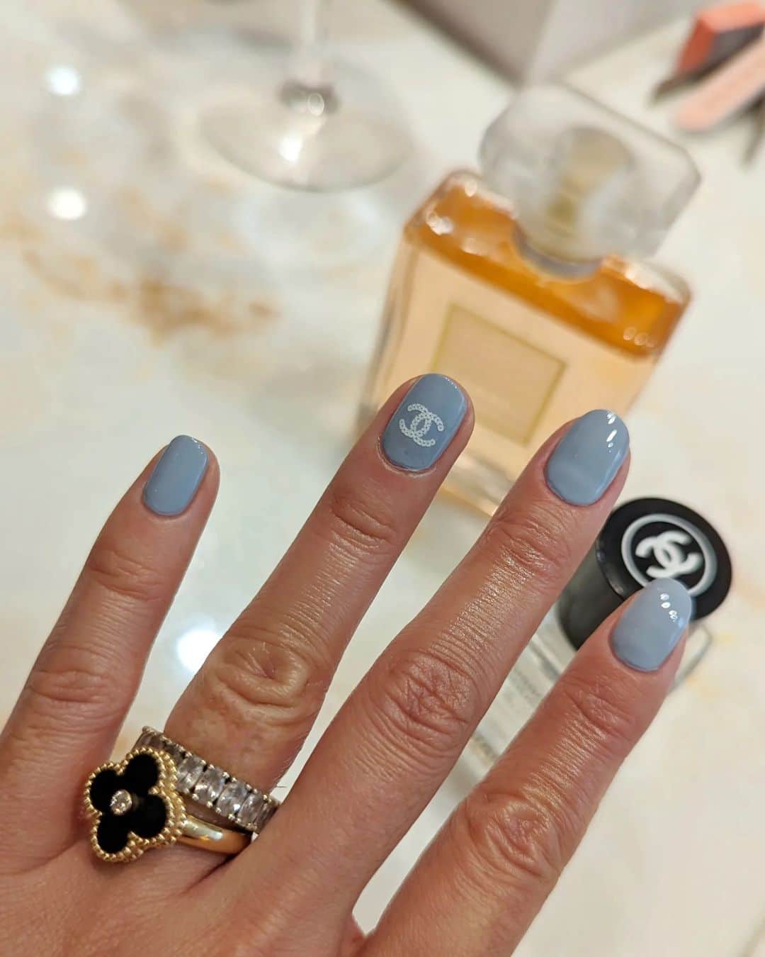 Mariko Kuoさんのインスタグラム写真 - (Mariko KuoInstagram)「Hello nails 💅@chanel.beauty @harrods #LeVernis #ChanelBeauty」7月2日 16時26分 - marikokuo