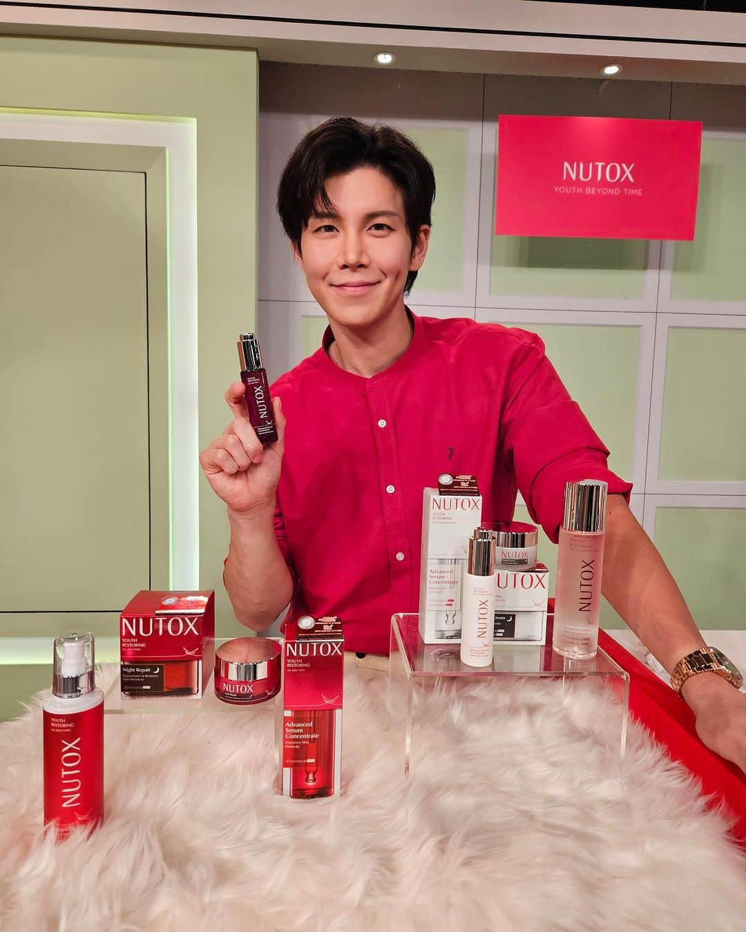 ハンビョル さんのインスタグラム写真 - (ハンビョル Instagram)「Try out the 𝐍𝐄𝐖 & 𝐈𝐌𝐏𝐑𝐎𝐕𝐄𝐃 line of new NUTOX products for youth restoration!  The toner, serum and night repair cream are an amazing combination for you to look good and maintain skin health for the whole day. This combination is all you need to apply to your skin daily. Simple, fast and effective.  #Nutox #NutoxMalaysia #Nutox #AntiAgeing #Skincare #Moisturiser #YouthRestoringAdvancedSerumConcentrate #CollagenRefill #NutoxCollagenBestFriend #YouthBeyondTime」7月2日 16時30分 - onestarbyul