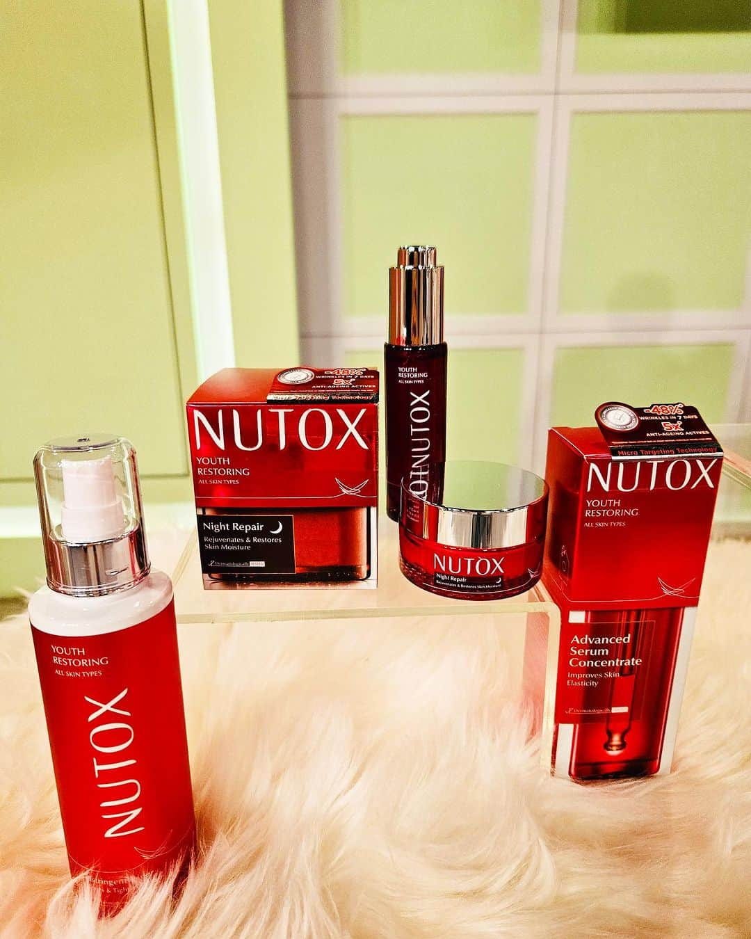 ハンビョル さんのインスタグラム写真 - (ハンビョル Instagram)「Try out the 𝐍𝐄𝐖 & 𝐈𝐌𝐏𝐑𝐎𝐕𝐄𝐃 line of new NUTOX products for youth restoration!  The toner, serum and night repair cream are an amazing combination for you to look good and maintain skin health for the whole day. This combination is all you need to apply to your skin daily. Simple, fast and effective.  #Nutox #NutoxMalaysia #Nutox #AntiAgeing #Skincare #Moisturiser #YouthRestoringAdvancedSerumConcentrate #CollagenRefill #NutoxCollagenBestFriend #YouthBeyondTime」7月2日 16時30分 - onestarbyul